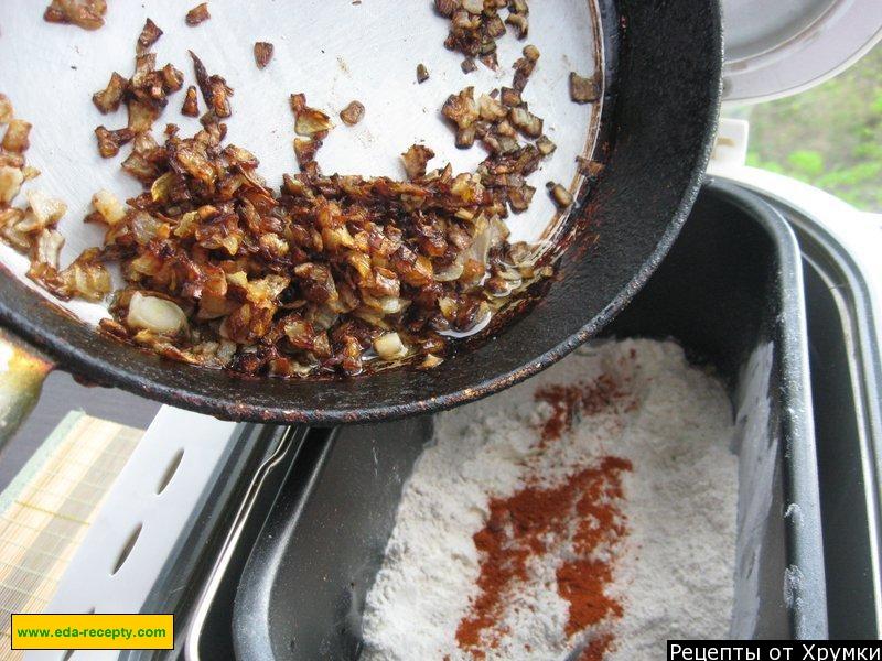 Шаг 10 приготовления Луковый хлеб из ржаной и пшеничной муки на дрожжах