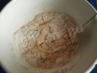 Шаг 1 приготовления Торт с грецкими орехами и сгущенным молоком на сковороде