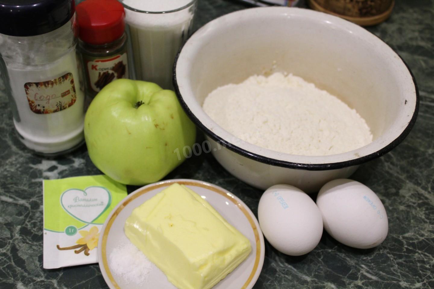 Шаг 1 приготовления Кексы с яблоками и корицей