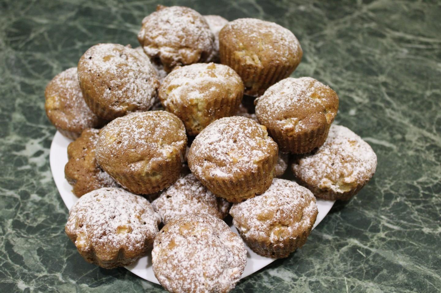 Шаг 10 приготовления Кексы с яблоками и корицей