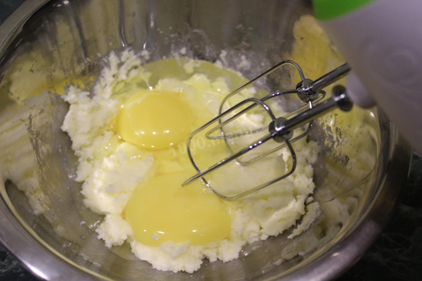 Шаг 3 приготовления Кексы с яблоками и корицей