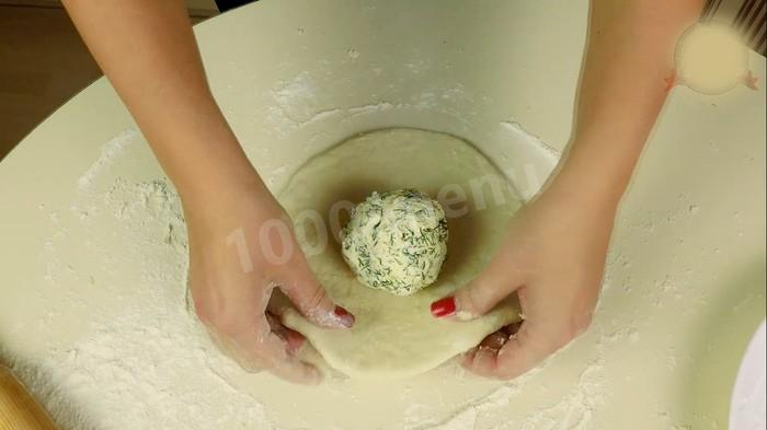 Шаг 4 приготовления Лепешки с творогом и укропом Хачапури