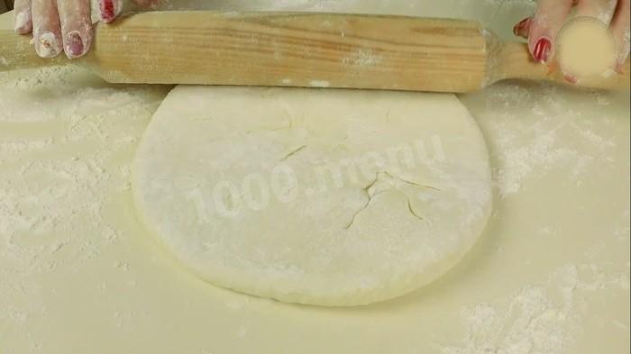 Шаг 5 приготовления Лепешки с творогом и укропом Хачапури