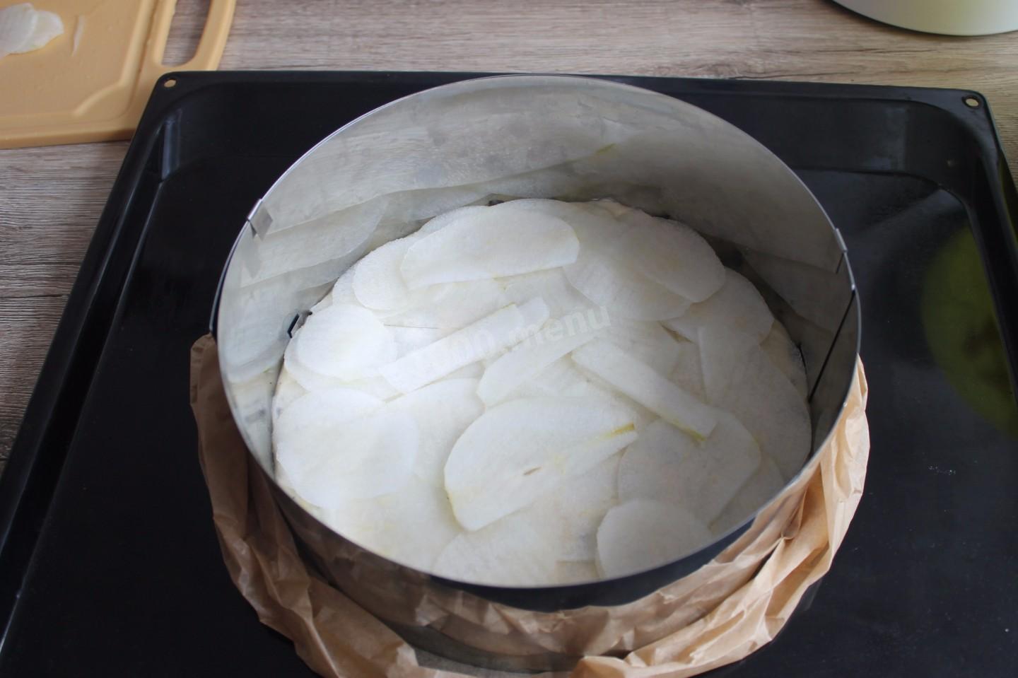 Шаг 8 приготовления Пирог с грушами и шоколадом в духовке по-итальянски