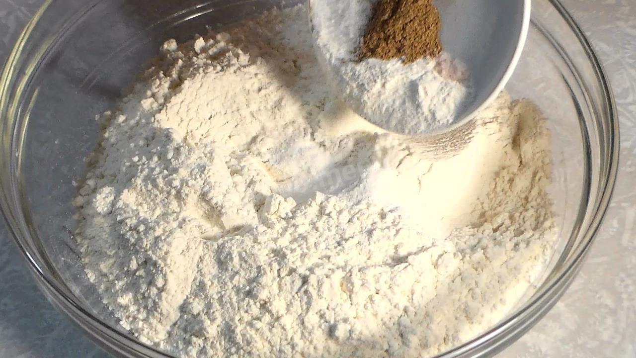 Шаг 2 приготовления Булочки с тыквой и яблоком на завтрак