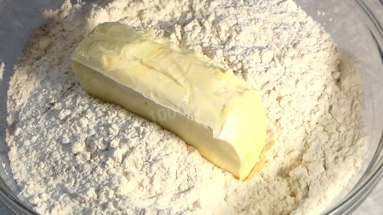 Шаг 3 приготовления Булочки с тыквой и яблоком на завтрак