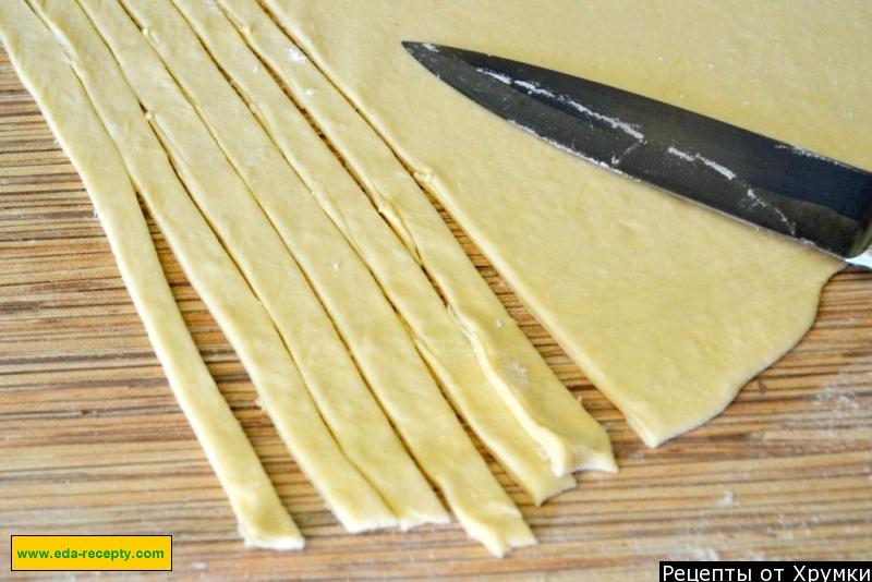 Шаг 11 приготовления Пирог из готового теста с брокколи и курицей в йогурте