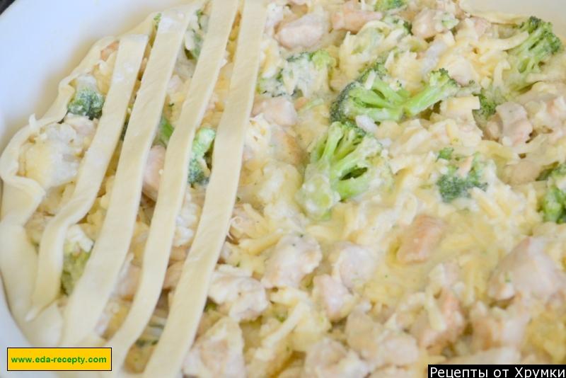 Шаг 12 приготовления Пирог из готового теста с брокколи и курицей в йогурте