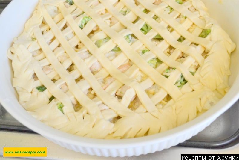 Шаг 13 приготовления Пирог из готового теста с брокколи и курицей в йогурте