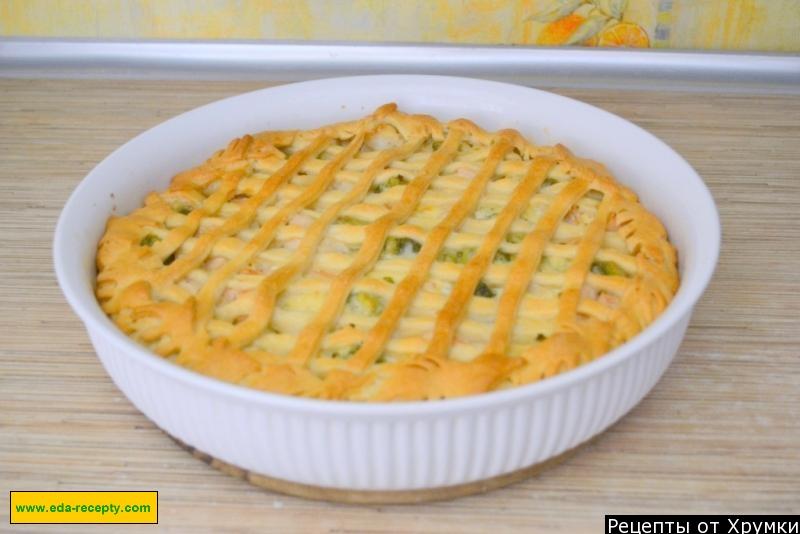 Обложка рецепта Пирог из готового теста с брокколи и курицей в йогурте