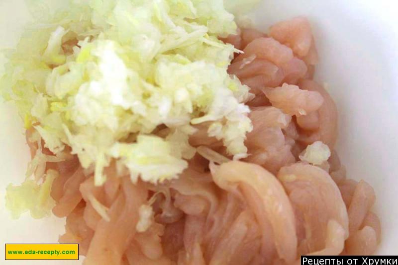 Шаг 3 приготовления Куриные оладьи с картошкой и майонезом