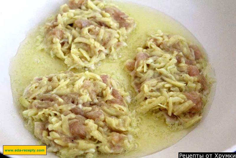 Шаг 7 приготовления Куриные оладьи с картошкой и майонезом
