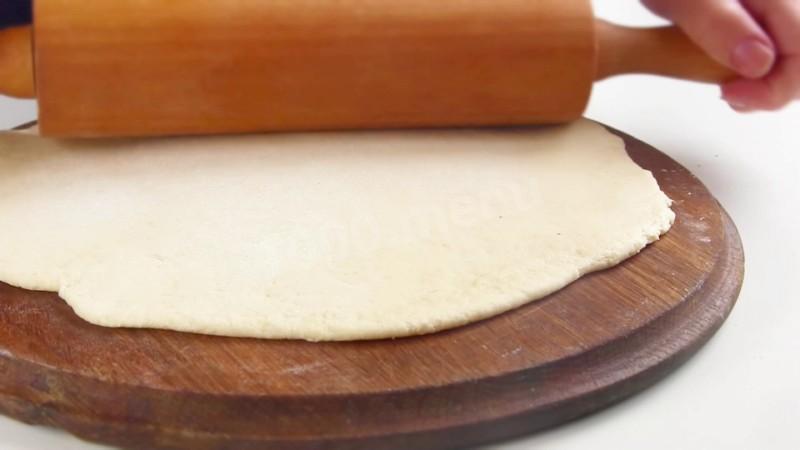 Шаг 6 приготовления Пирог со свежей сливой и с хрустящими орешками