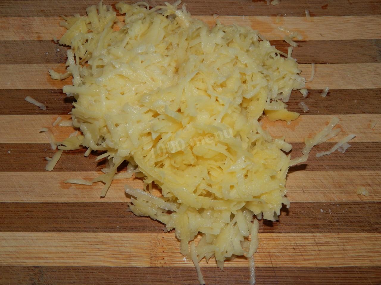 Шаг 10 приготовления Курник с картошкой и курицей из слоеного теста