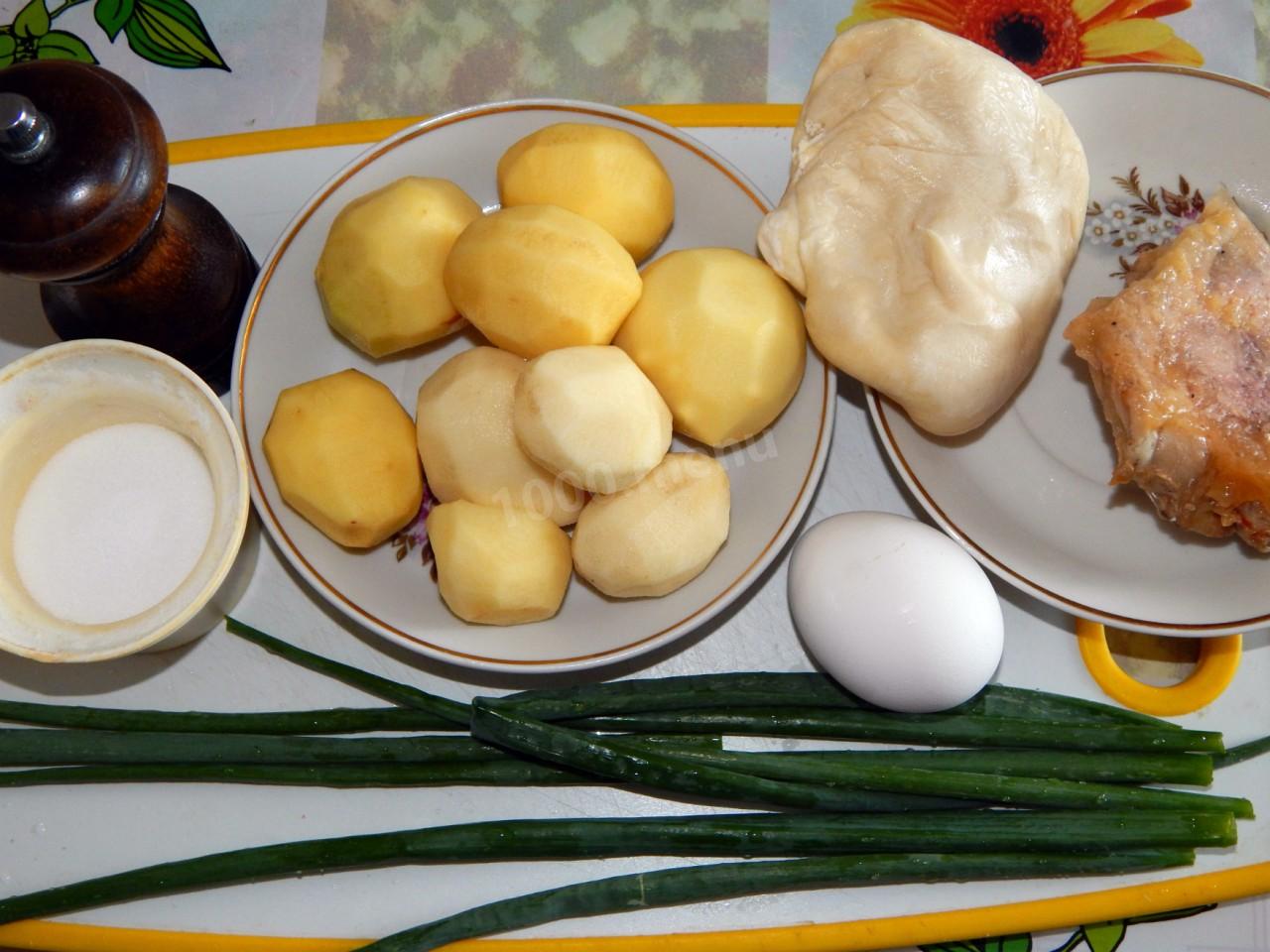 Шаг 8 приготовления Курник с картошкой и курицей из слоеного теста