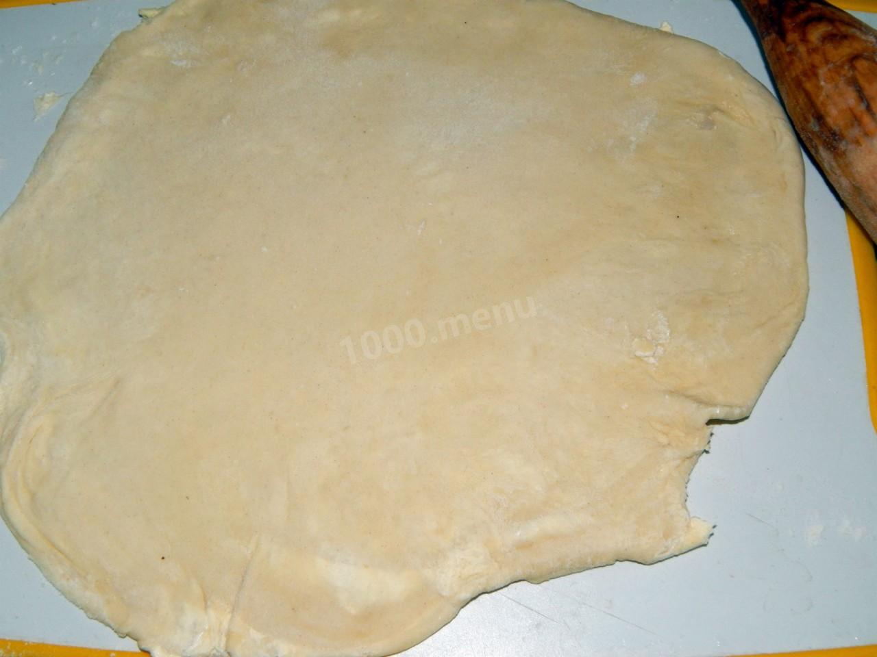 Шаг 9 приготовления Курник с картошкой и курицей из слоеного теста