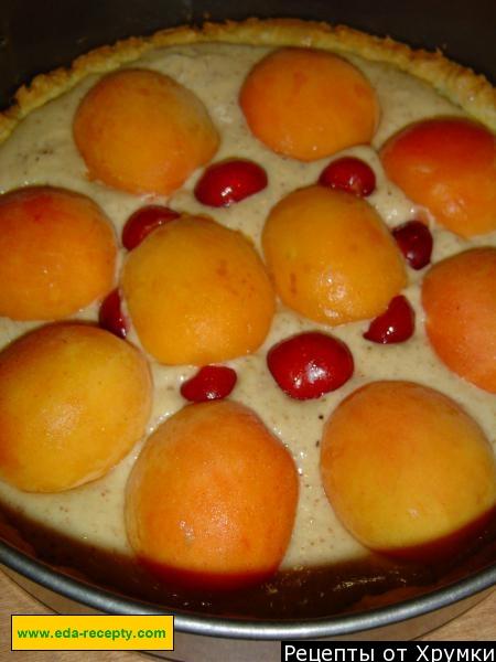 Шаг 8 приготовления Пирог с абрикосами и черешней
