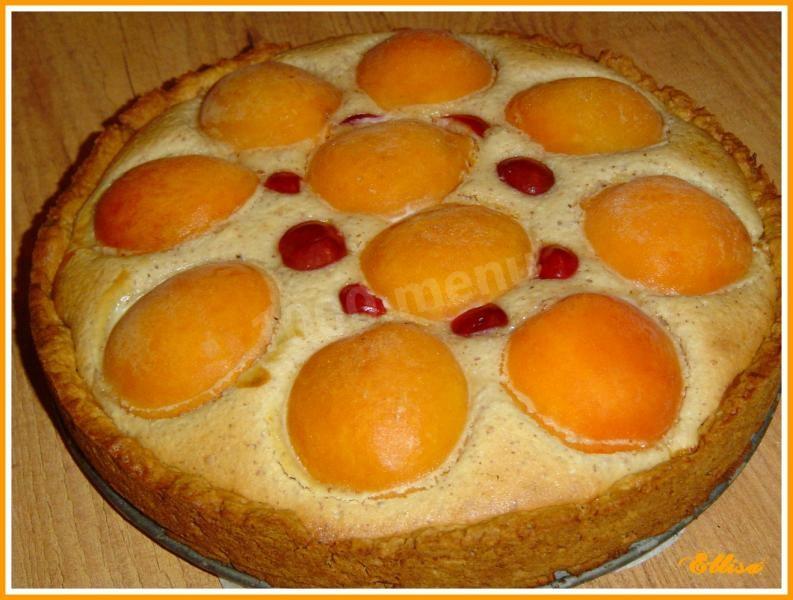 Обложка рецепта Пирог с абрикосами и черешней