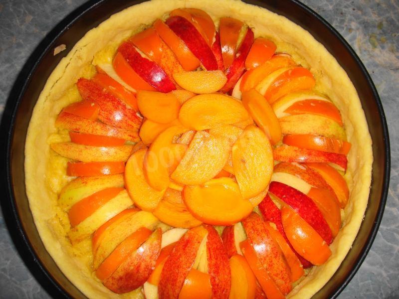 Шаг 15 приготовления Пирог с хурмой и яблоками