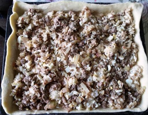 Шаг 6 приготовления Дрожжевой пирог с мясом и рисом