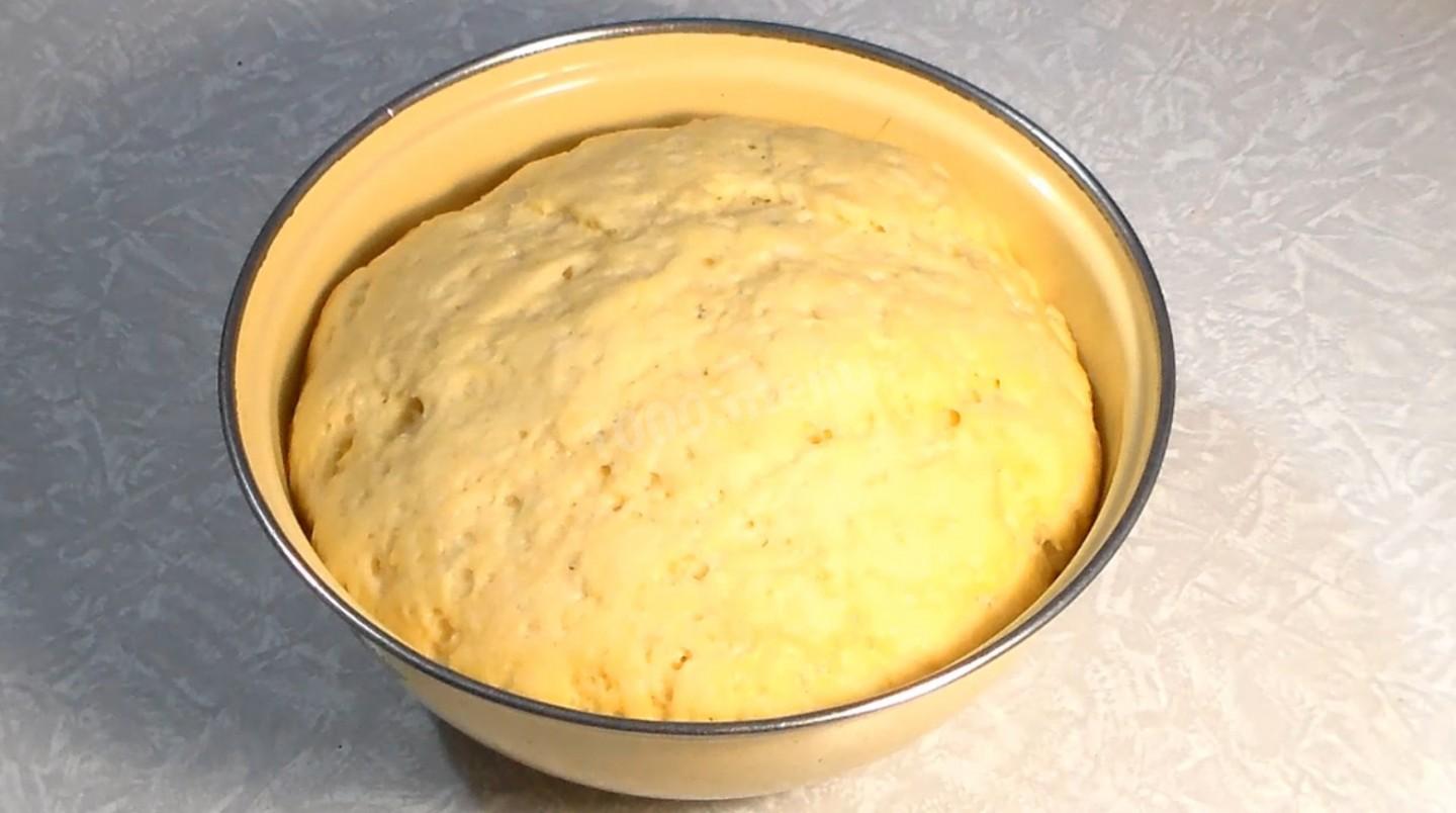 Шаг 4 приготовления Дрожжевые пирожки с абрикосами и малиной