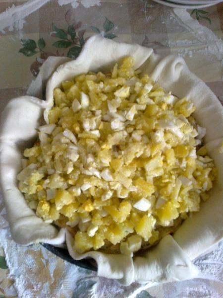 Шаг 15 приготовления Пирог курник с картошкой из готового слоеного теста