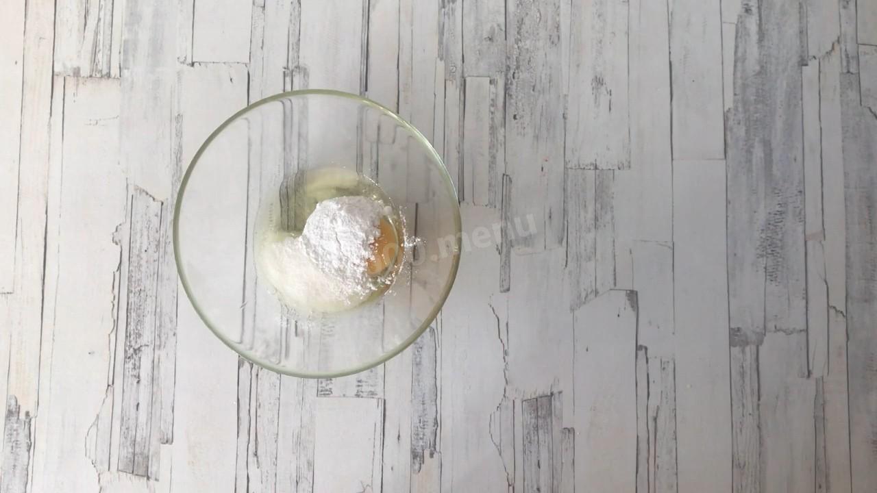 Шаг 2 приготовления Сливочные оладьи с грушей Дюшес