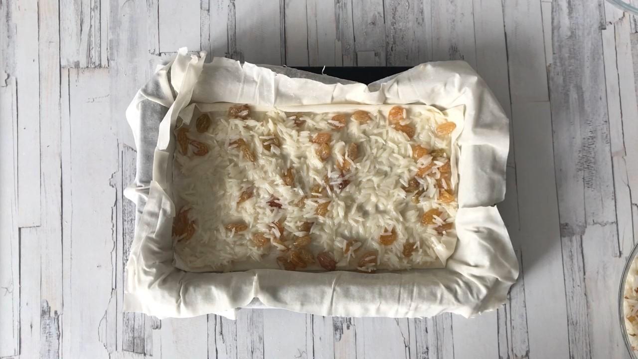 Шаг 5 приготовления Пирог из теста фило с рисом изюмом и сгущенкой