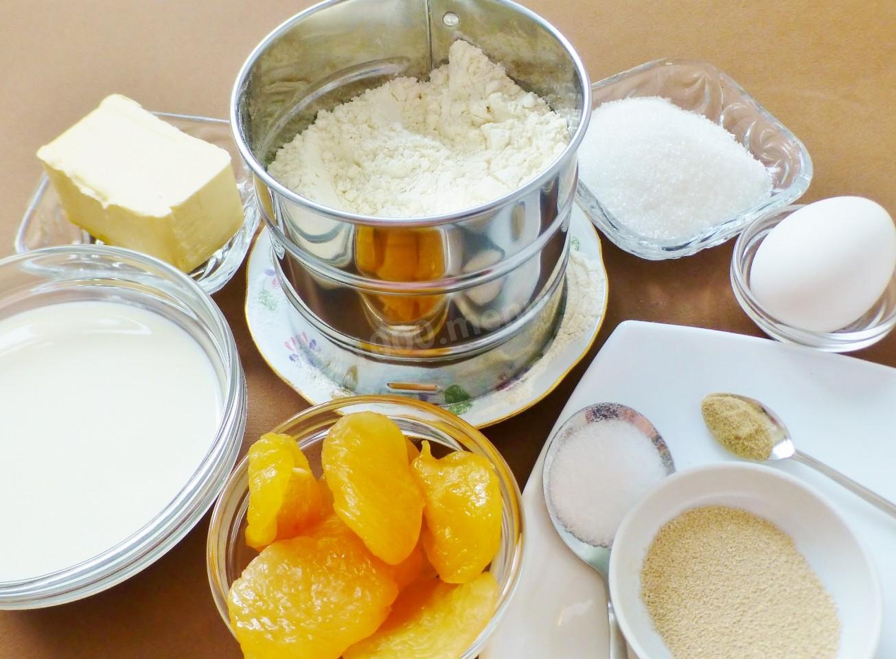 Шаг 1 приготовления Кулич на сухих дрожжах с персиками