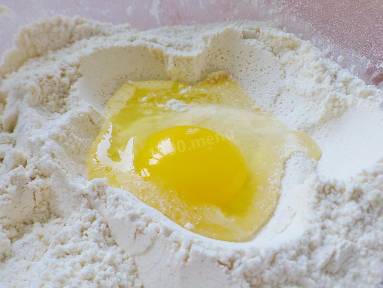 Шаг 3 приготовления Кулич на сухих дрожжах с персиками