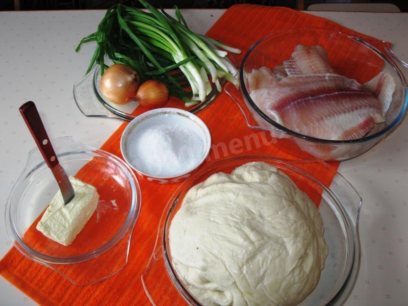 Шаг 1 приготовления Кулебяка с рыбой палтус из готового дрожжевого теста