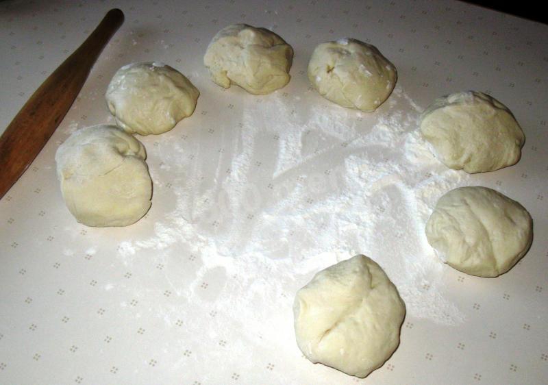 Шаг 5 приготовления Кулебяка с рыбой палтус из готового дрожжевого теста