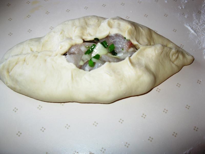 Шаг 8 приготовления Кулебяка с рыбой палтус из готового дрожжевого теста
