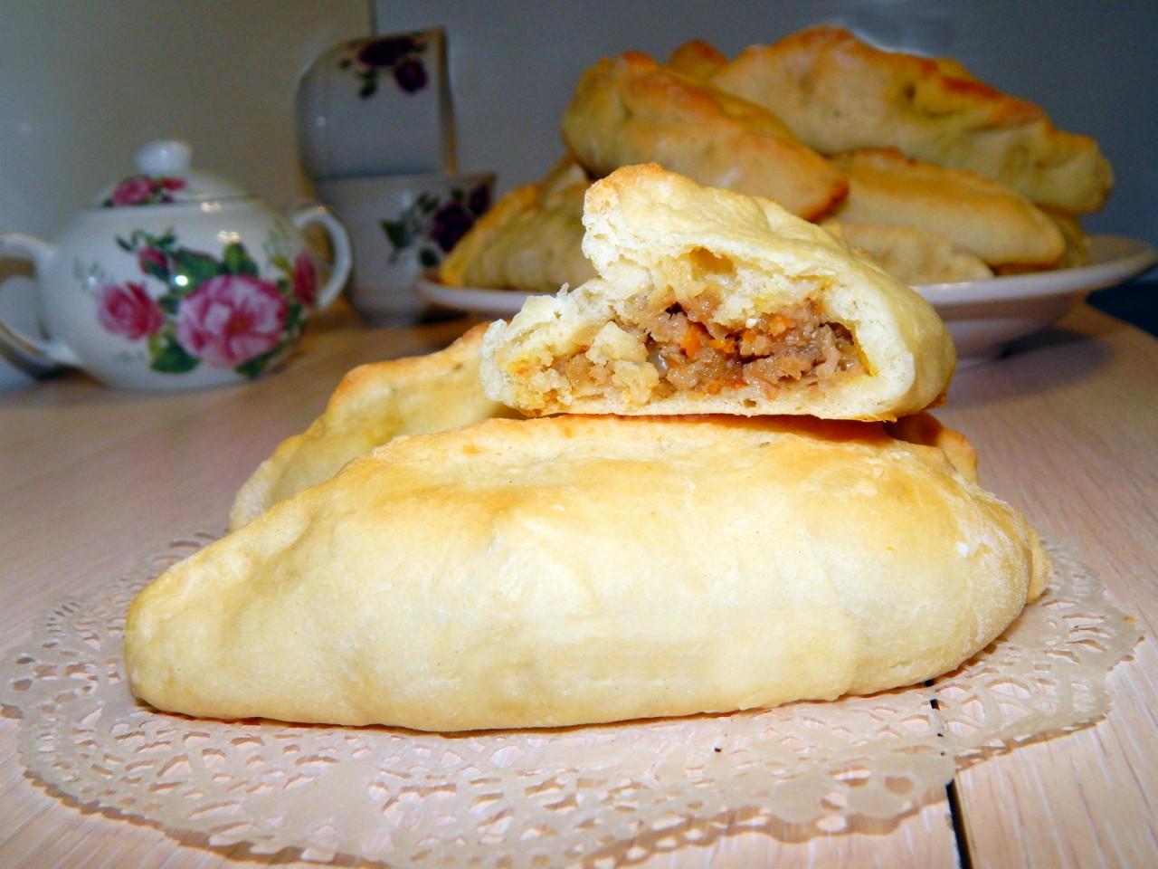 Шаг 10 приготовления Пирожки из дрожжевого сдобного теста с мясом и картошкой