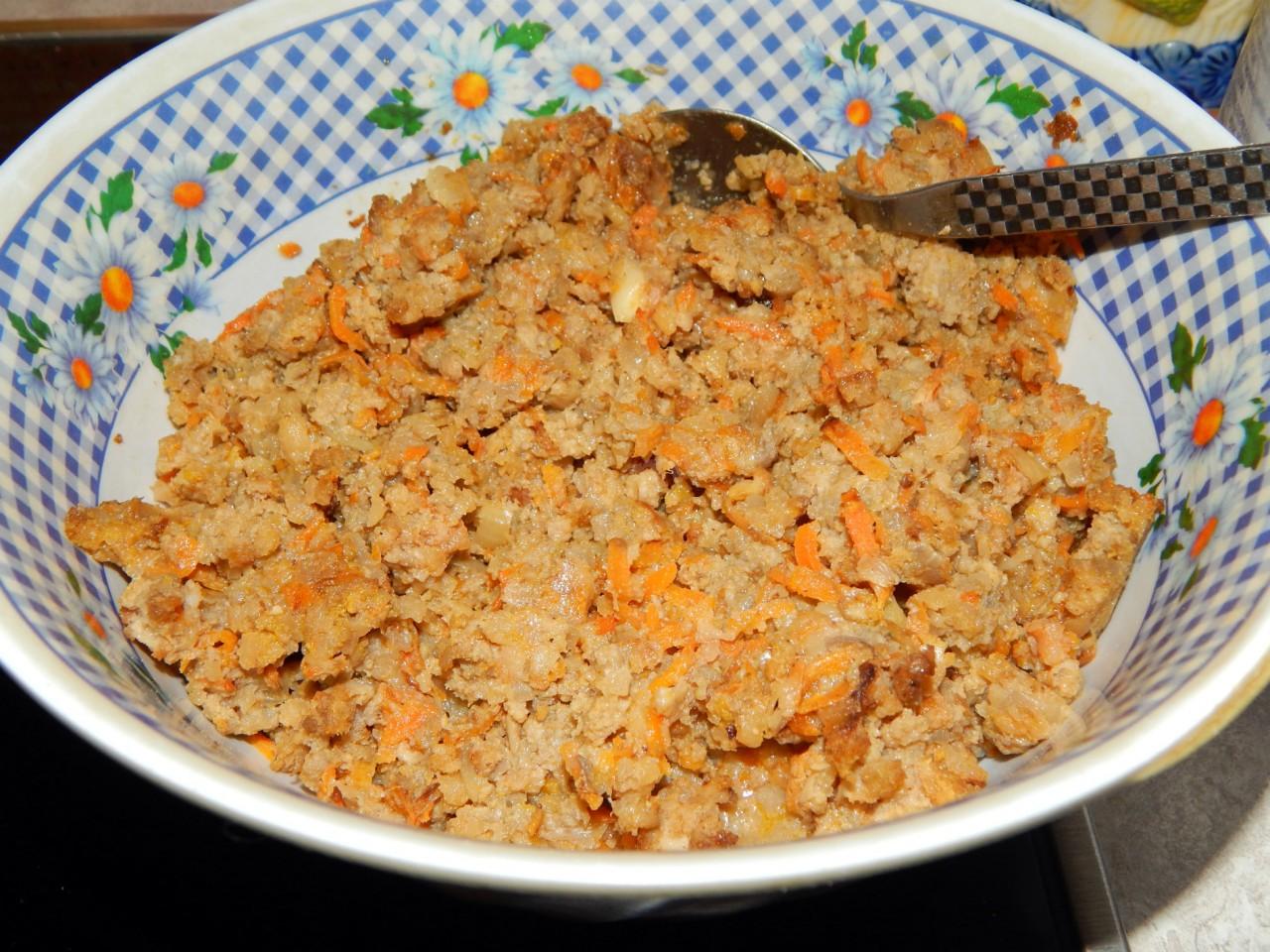 Шаг 4 приготовления Пирожки из дрожжевого сдобного теста с мясом и картошкой