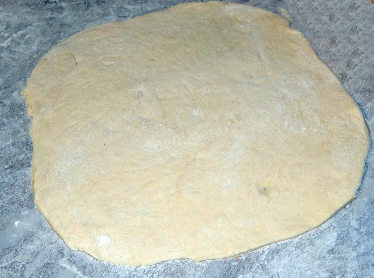 Шаг 5 приготовления Пирожки из дрожжевого сдобного теста с мясом и картошкой