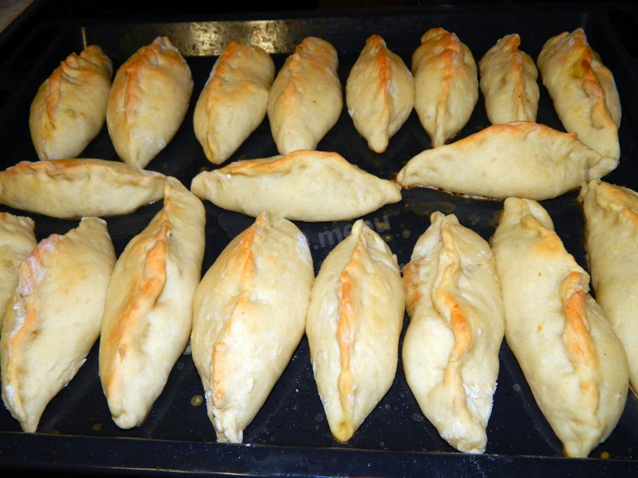 Шаг 9 приготовления Пирожки из дрожжевого сдобного теста с мясом и картошкой