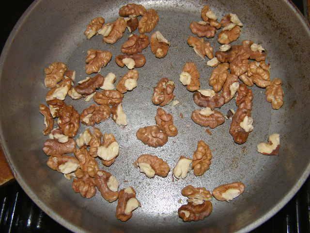 Шаг 9 приготовления Торт со сметанным кремом и грецкими орехами