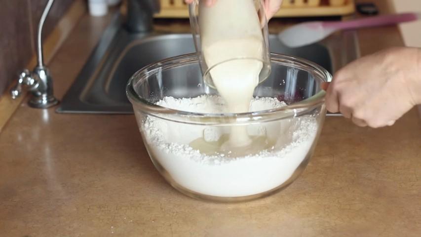 Шаг 2 приготовления Хрустящие беляши с мясом на дрожжевом тесте