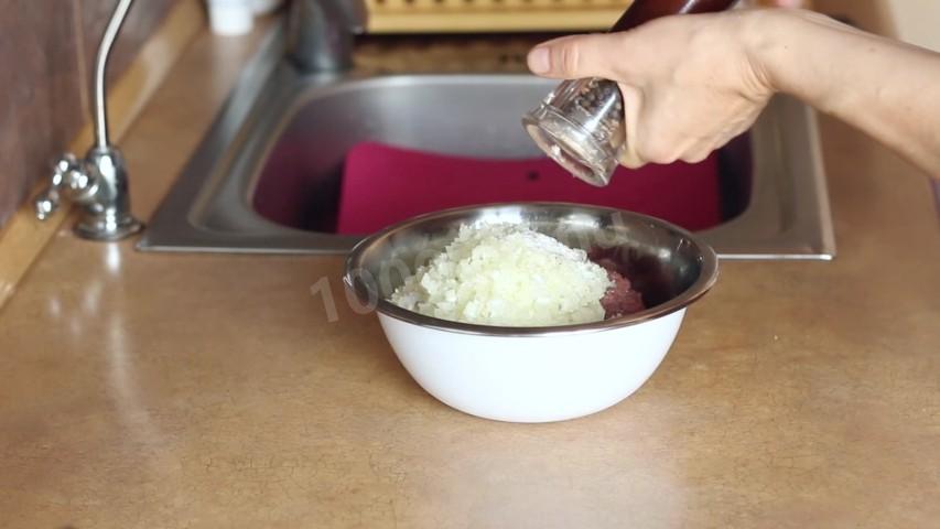 Шаг 6 приготовления Хрустящие беляши с мясом на дрожжевом тесте