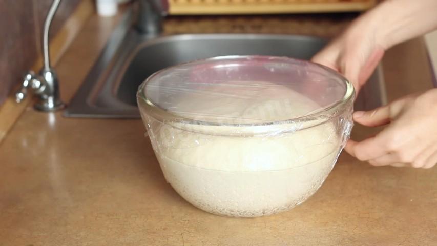 Шаг 7 приготовления Хрустящие беляши с мясом на дрожжевом тесте