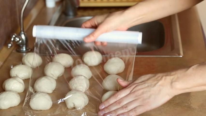 Шаг 8 приготовления Хрустящие беляши с мясом на дрожжевом тесте