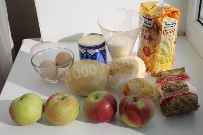 Шаг 1 приготовления Яблочный пирог со сгущенкой