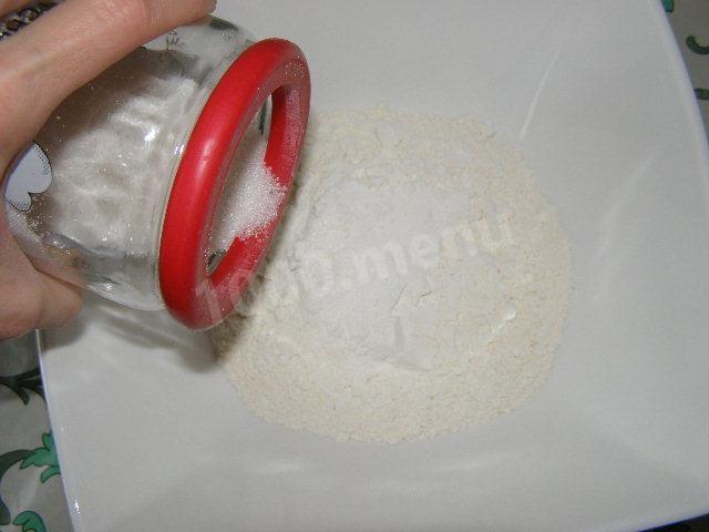 Шаг 3 приготовления Оладушки с бананами и орехами