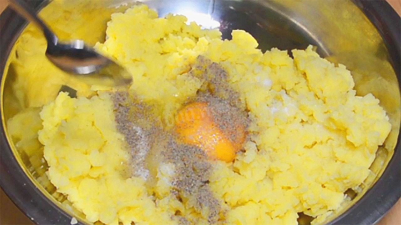 Шаг 12 приготовления Картофельные пирожки с фаршем