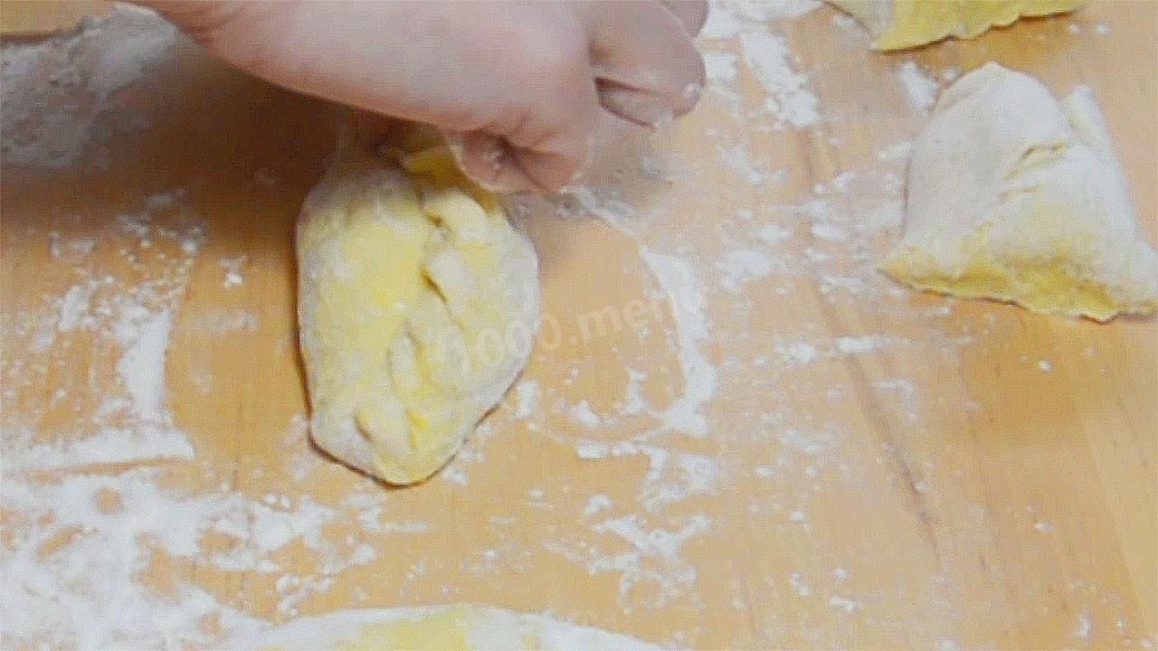 Шаг 16 приготовления Картофельные пирожки с фаршем