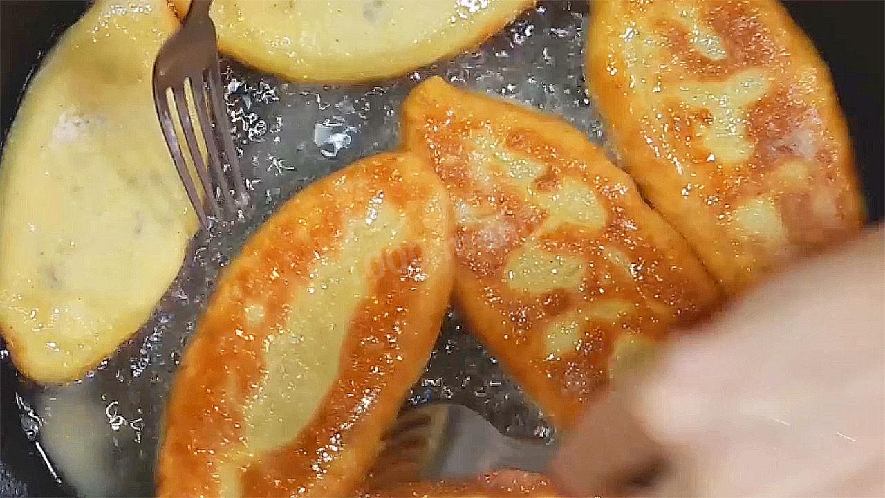 Шаг 19 приготовления Картофельные пирожки с фаршем