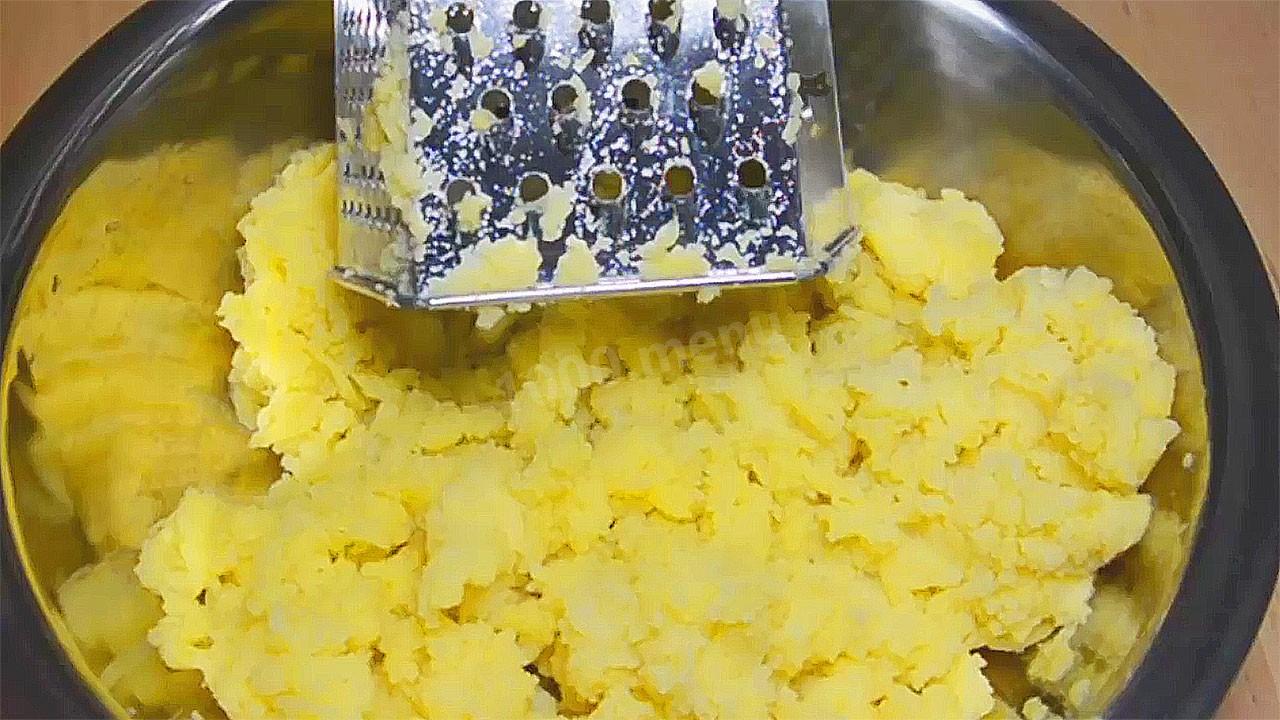 Шаг 9 приготовления Картофельные пирожки с фаршем
