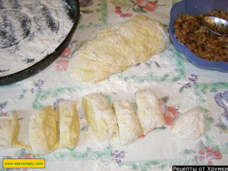 Шаг 9 приготовления Пирожки на дрожжах в духовке Свинки