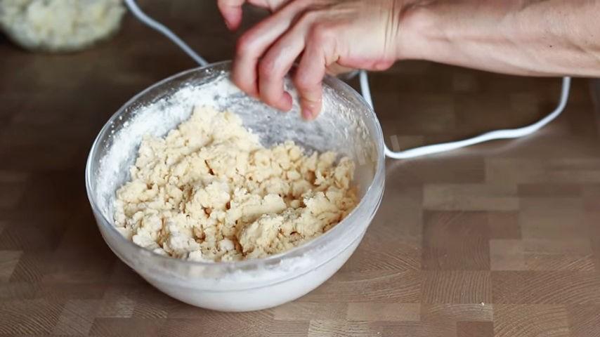 Шаг 3 приготовления Сочники с творогом вкус детства